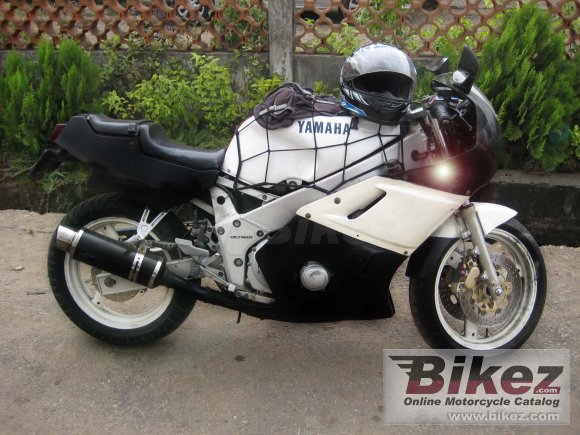 1989 Yamaha FZR 400 photo